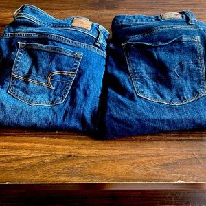 2 pair bundle, dark wash American Eagle Jeans. No rips, skinny style- size 14.